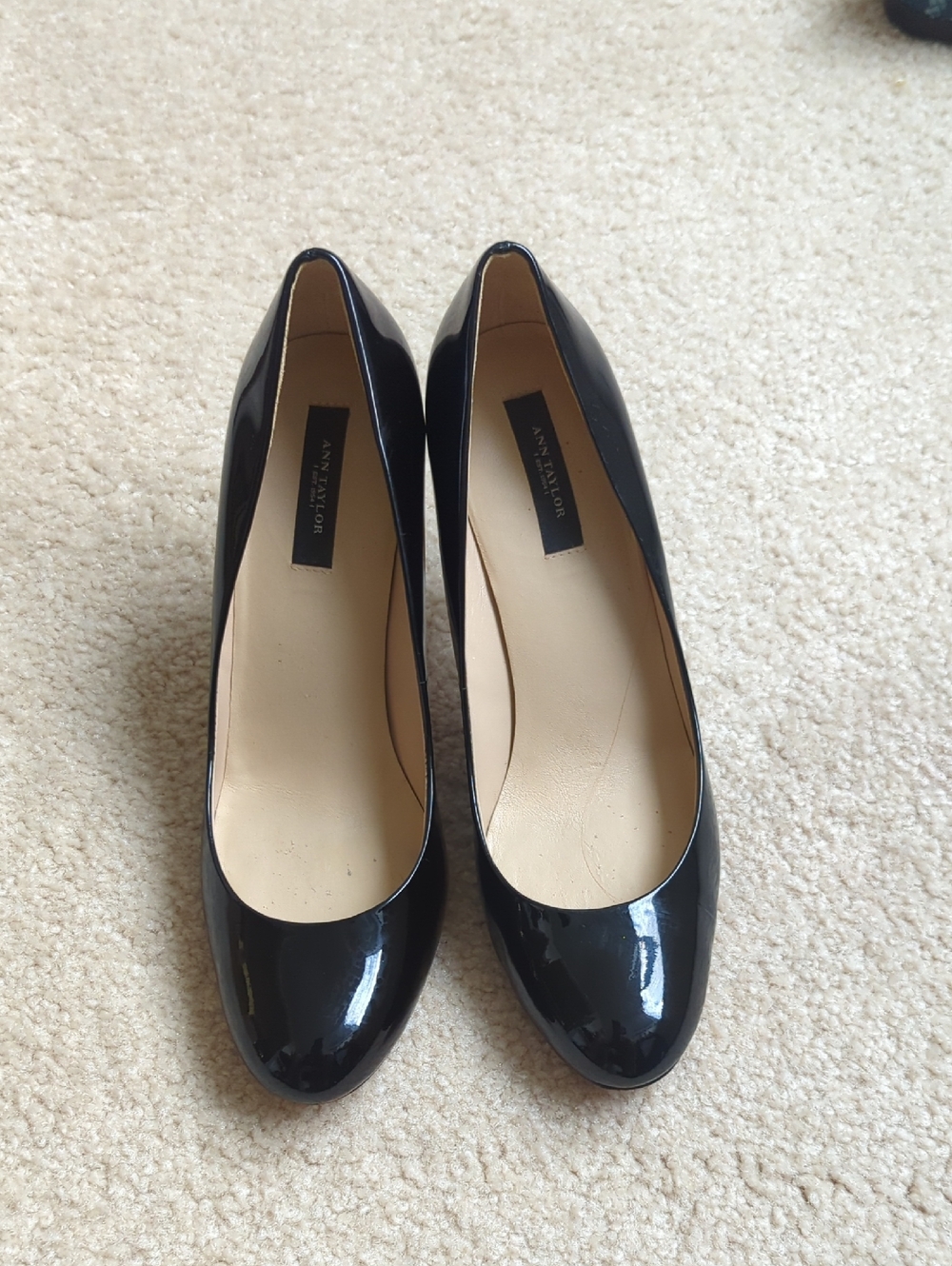 Pretty Black Patent Ann Taylor Pumps